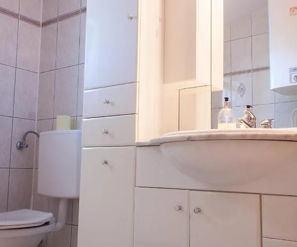 Marcel Mit Meerblick 特罗吉尔