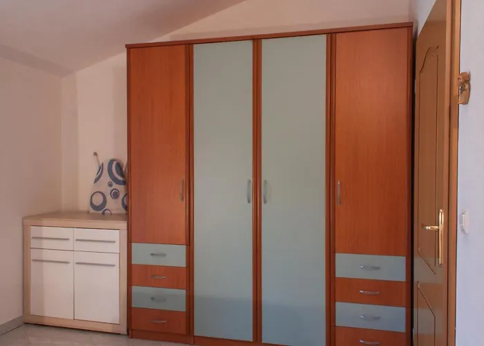 Marcel Mit Meerblick 特罗吉尔