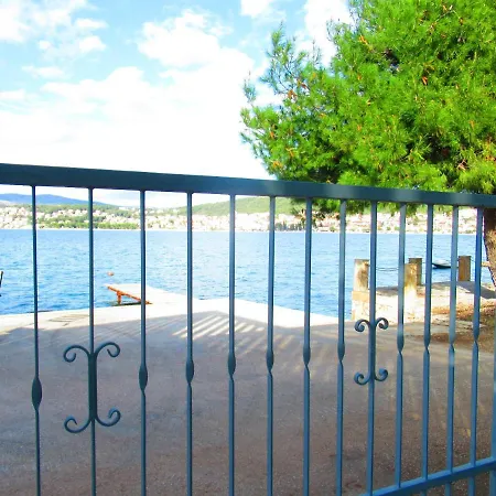 Marcel Mit Meerblick Lägenhet Trogir